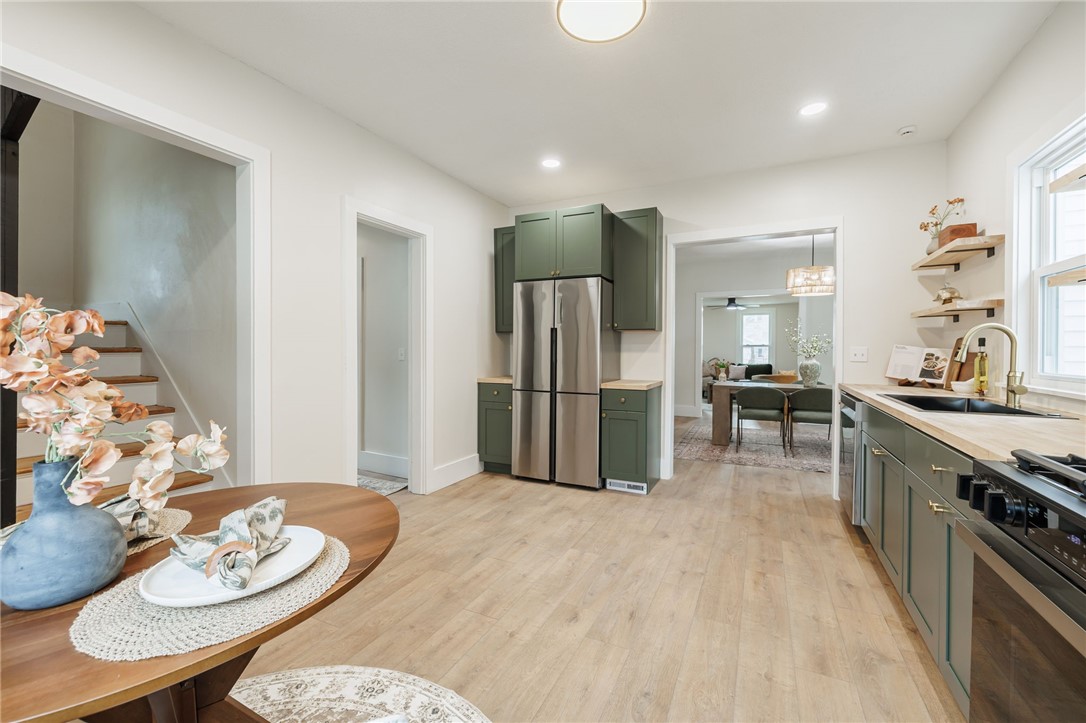 190 Henrietta Street Rochester, NY 14620 - Photo 15 of 35