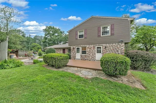 a view of a house with backyard and garden