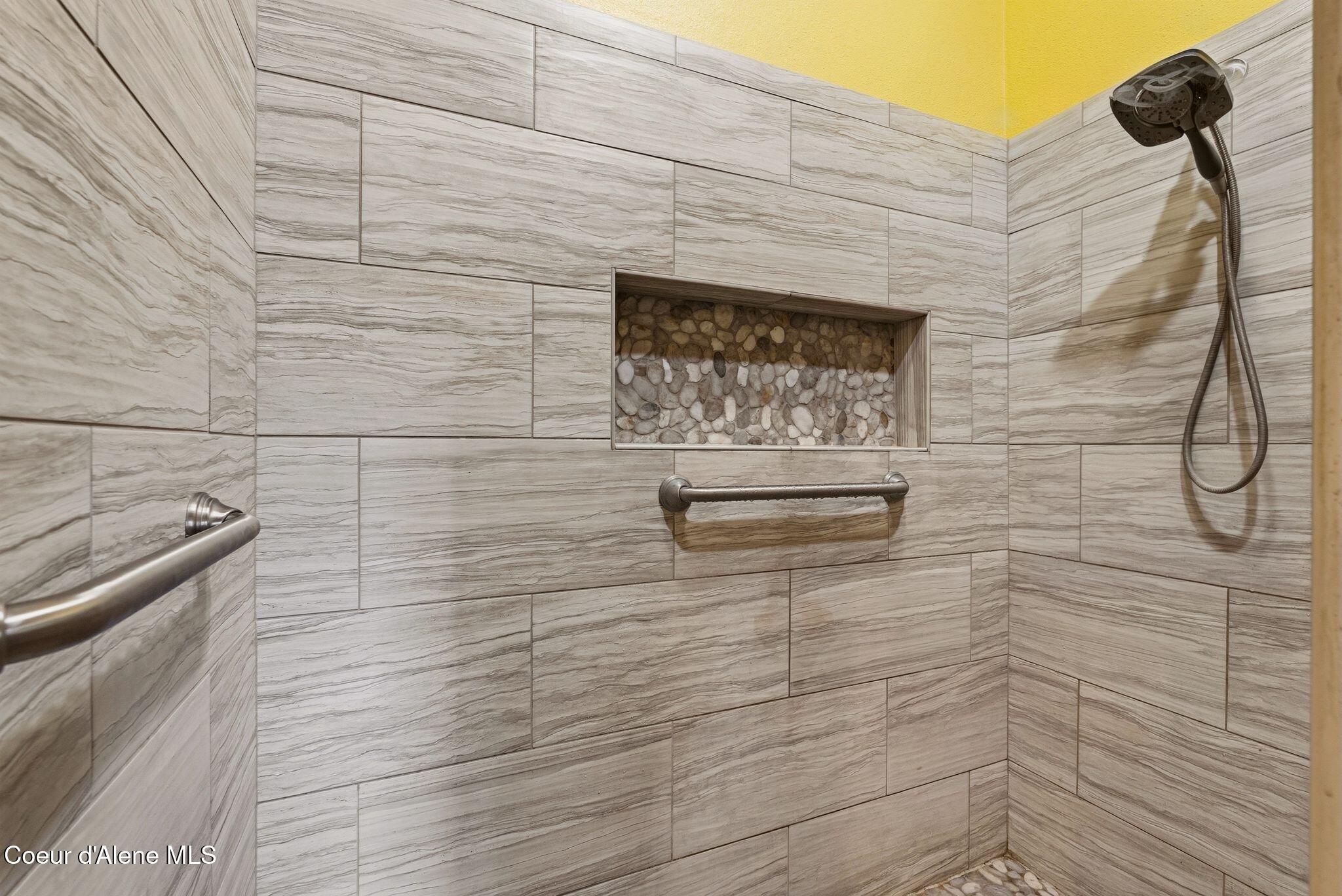 36 Gosling Point Priest River, ID 83856 - Photo 26 of 71 Walk-in shower