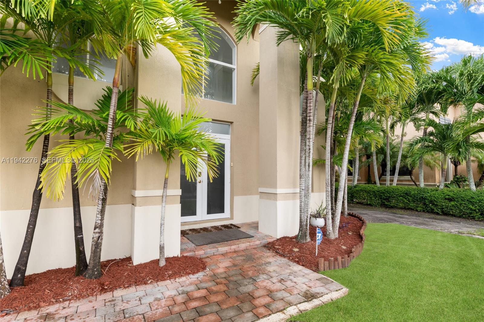 4172 Northeast 16th Street Homestead, FL 33033 - Photo 5 of 35