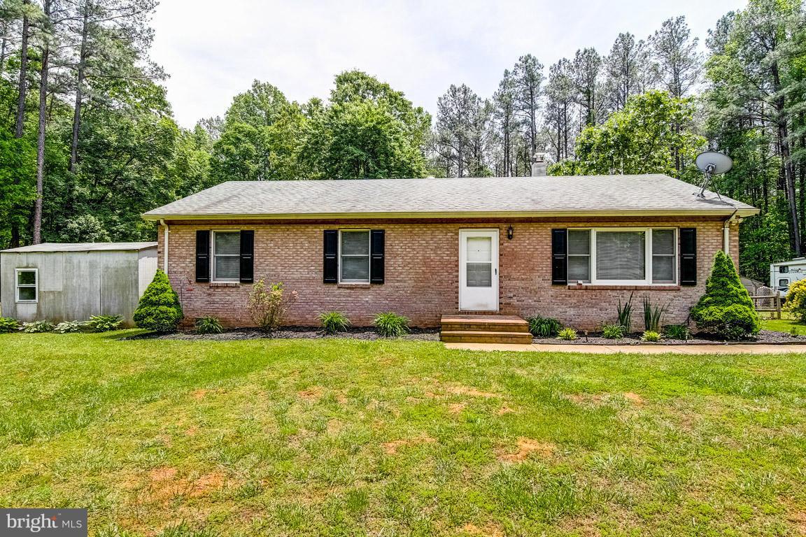 13367 Union Church Road Sumerduck, VA 22742 - Photo 1 of 30 a front view of a house with a yard
