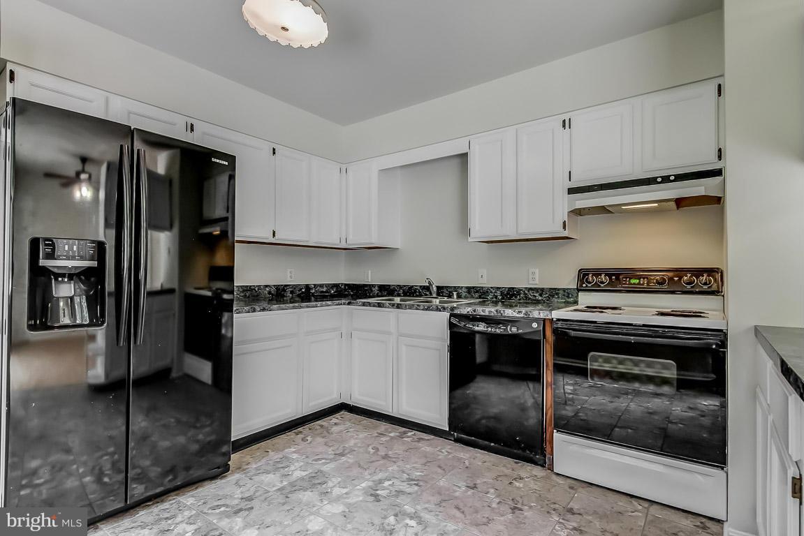 13367 Union Church Road Sumerduck, VA 22742 - Photo 15 of 30 a kitchen with a stove and a refrigerator