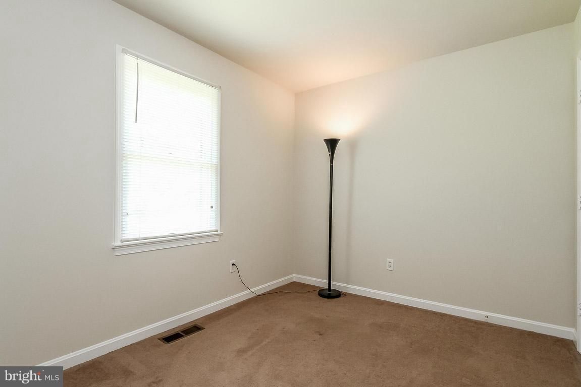 13367 Union Church Road Sumerduck, VA 22742 - Photo 21 of 30 an empty room with a window