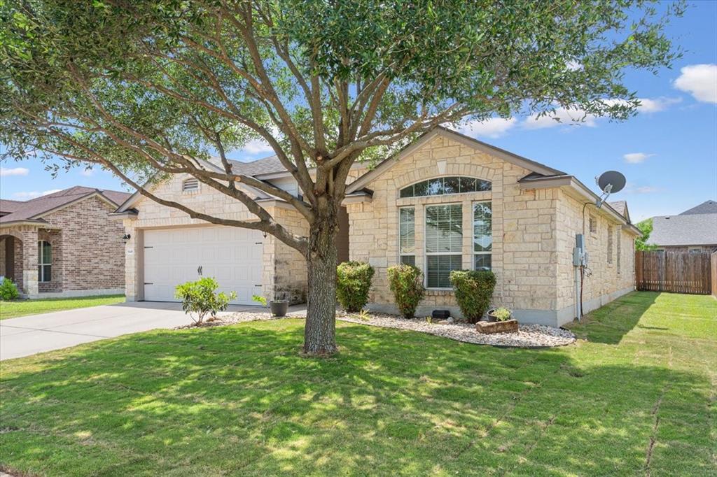 9448 Centennial Drive Waco, TX 76708 - Photo 3 of 34