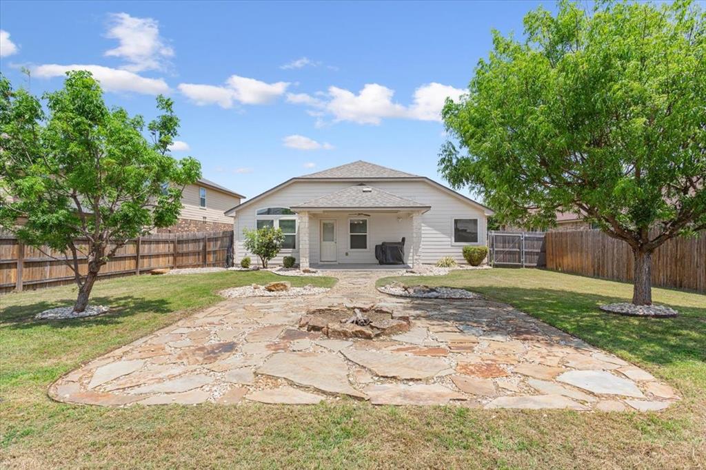 9448 Centennial Drive Waco, TX 76708 - Photo 4 of 34