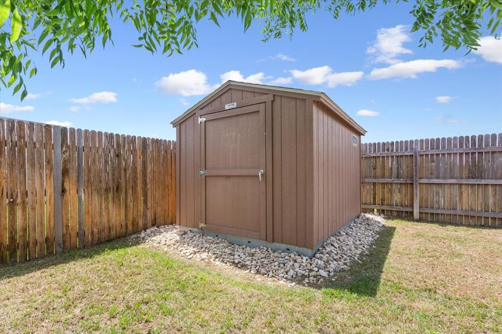 9448 Centennial Drive Waco, TX 76708 - Photo 7 of 34