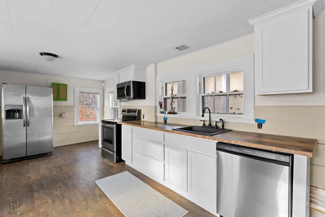 $3,400 | 80 Lafayette Road, Hampton Falls, NH 03844