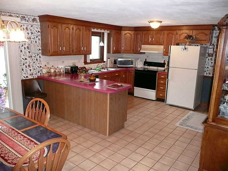 525 Knotty Oak Road Coventry, RI 02816 - Photo 5 of 15 Kitchen.