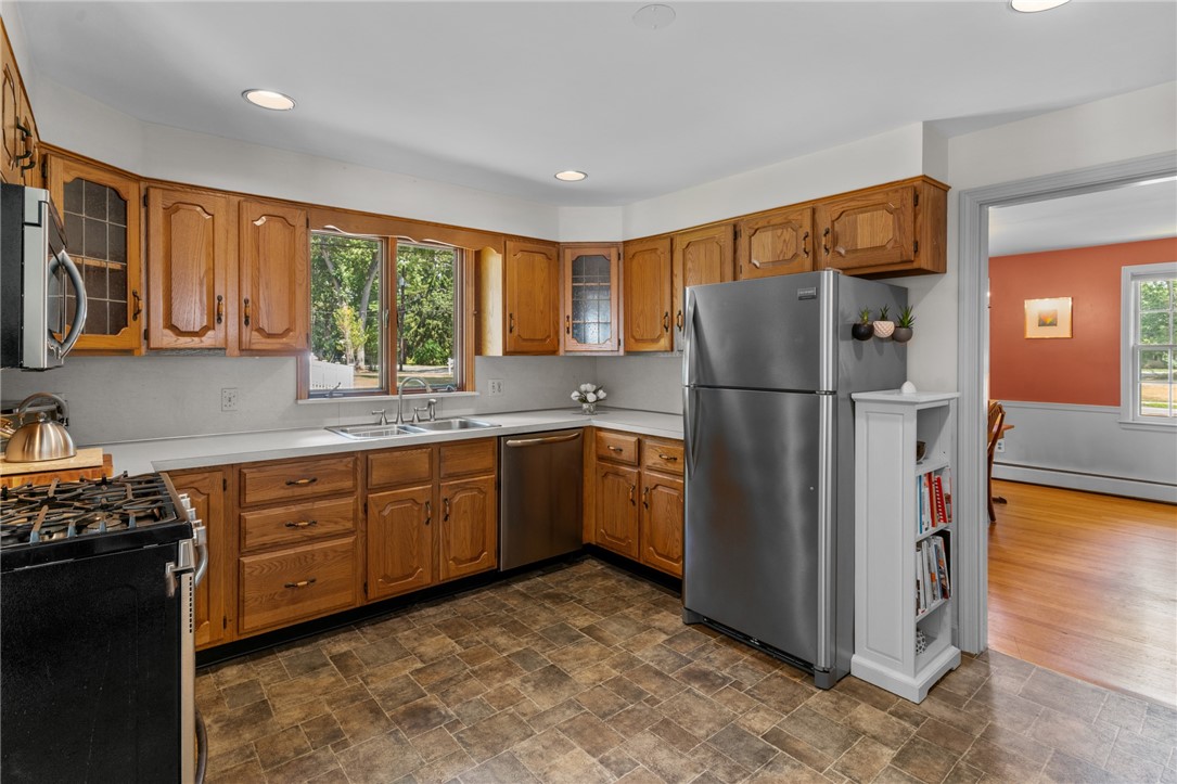 328 New Meadow Road Barrington, RI 02806 - Photo 8 of 46