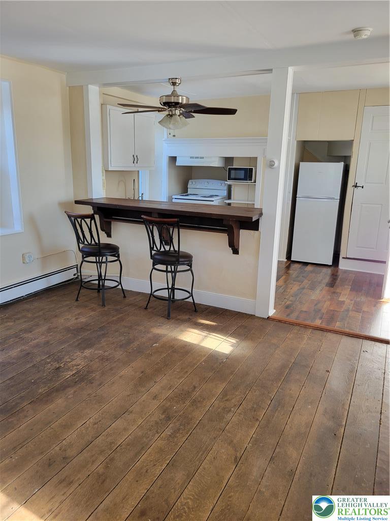 8043 Yeakel Road Zionsville, PA 18092 - Photo 7 of 15 Living Room view into kitchen