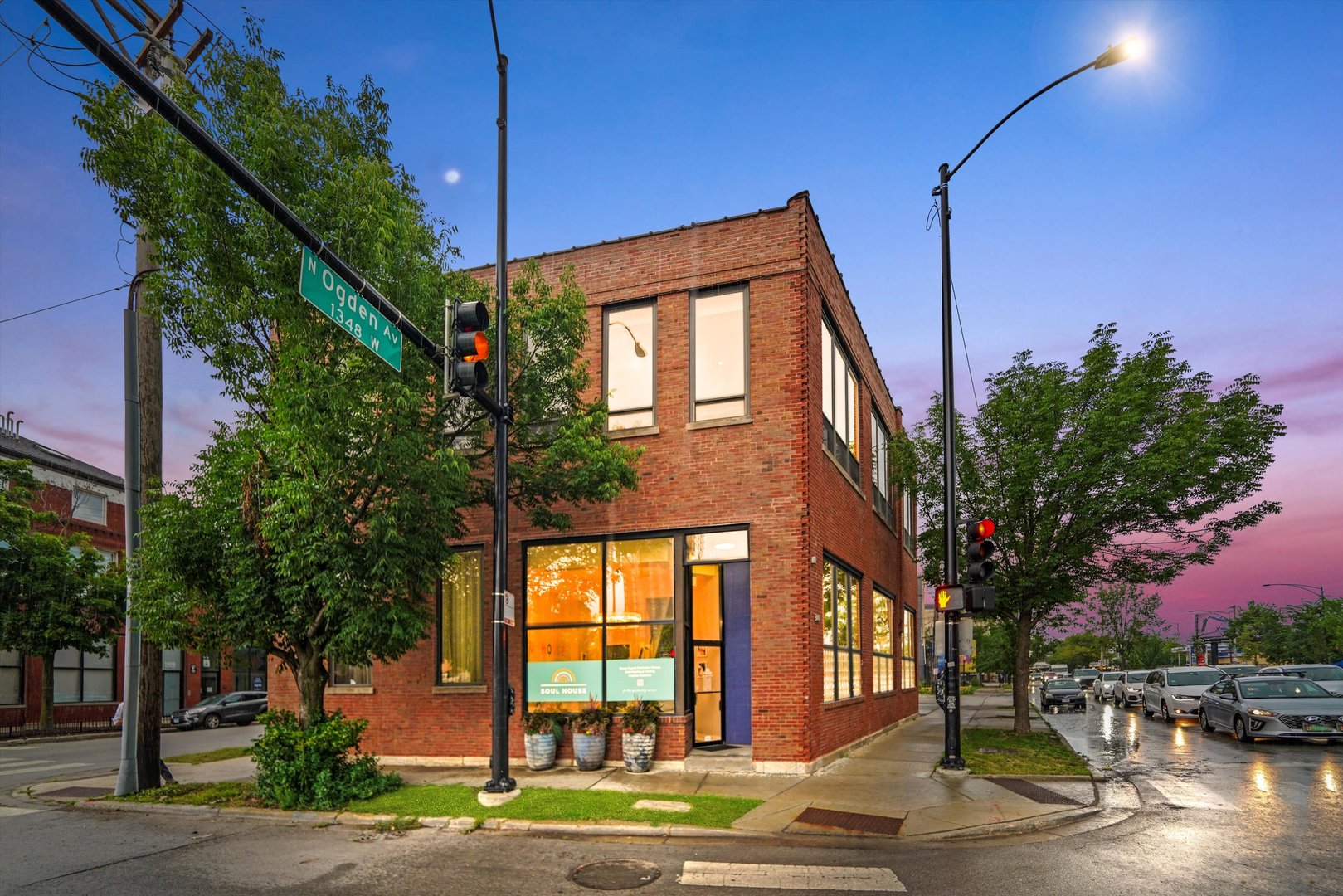300 North Ogden Avenue, Unit 202 Chicago, IL 60607 - Photo 25 of 25 a front view of a house with a yard