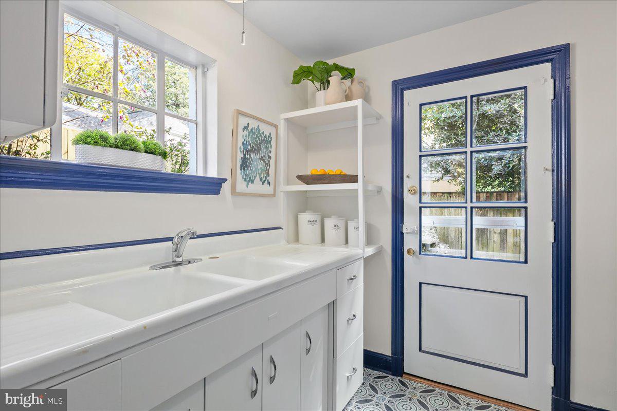 1606 North Springwood Drive Silver Spring, MD 20910 - Photo 19 of 36 a bathroom with a sink and a window