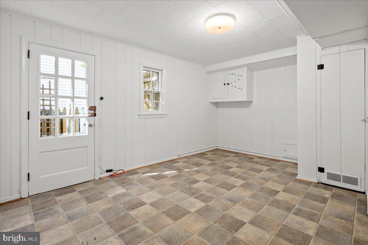 1606 North Springwood Drive Silver Spring, MD 20910 - Photo 27 of 36 a view of an empty room