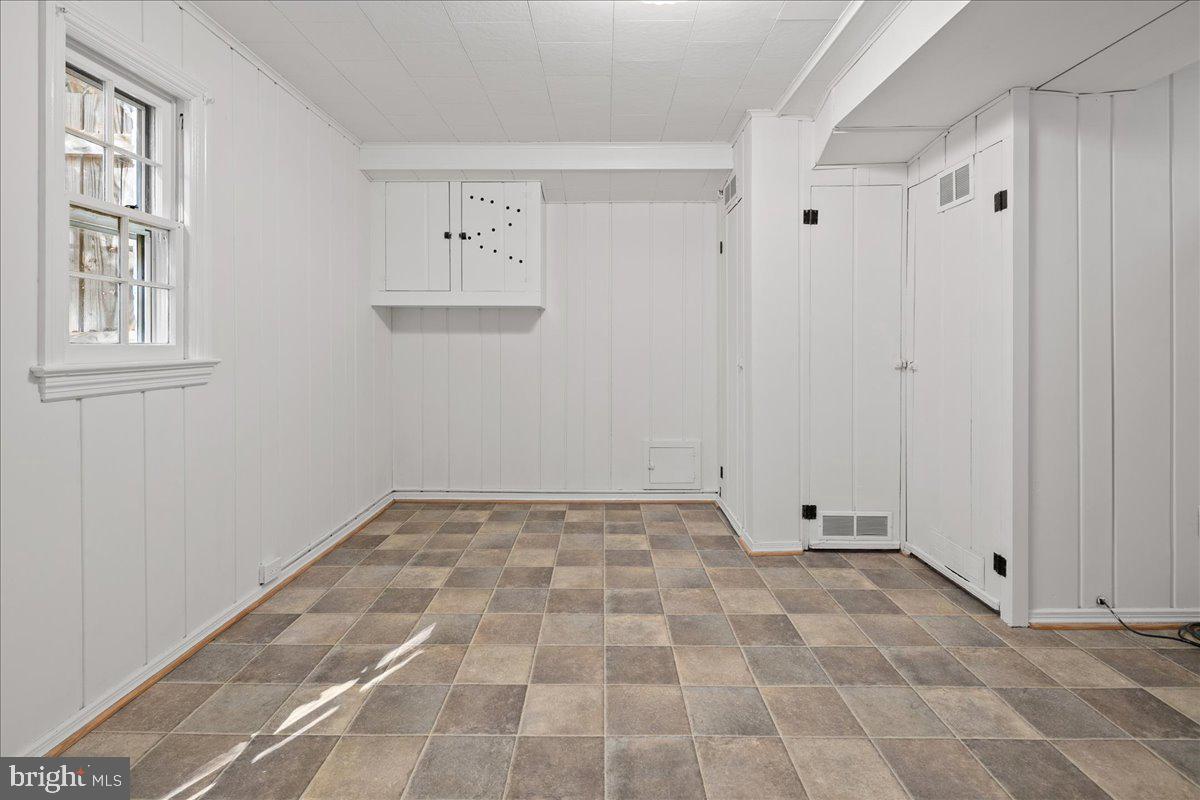 1606 North Springwood Drive Silver Spring, MD 20910 - Photo 28 of 36 a view of an empty room