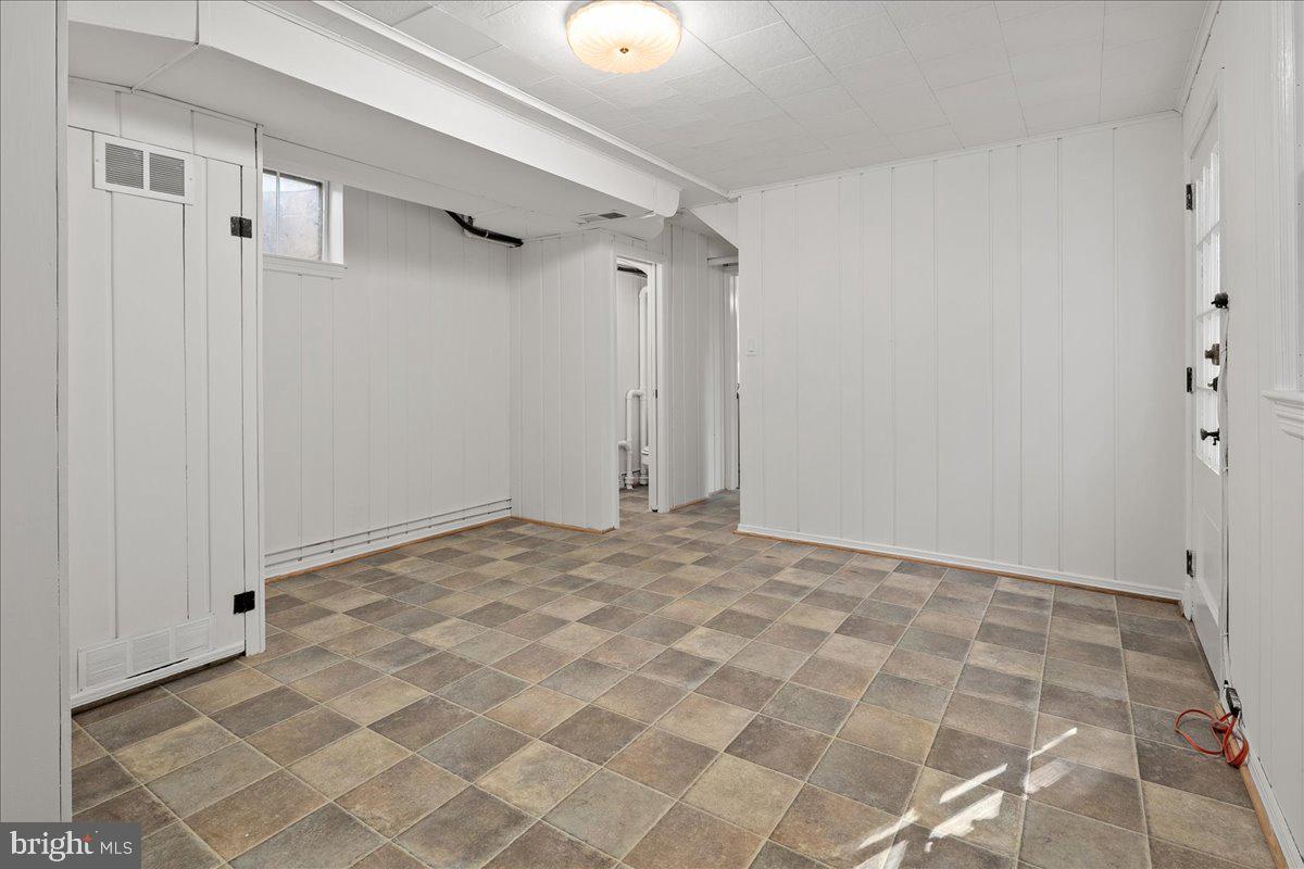 1606 North Springwood Drive Silver Spring, MD 20910 - Photo 29 of 36 a view of an empty room