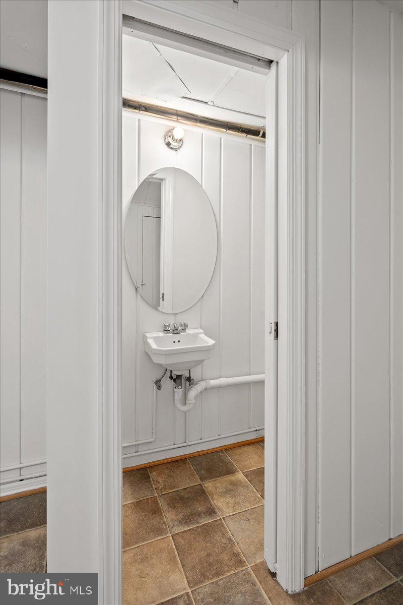 1606 North Springwood Drive Silver Spring, MD 20910 - Photo 30 of 36