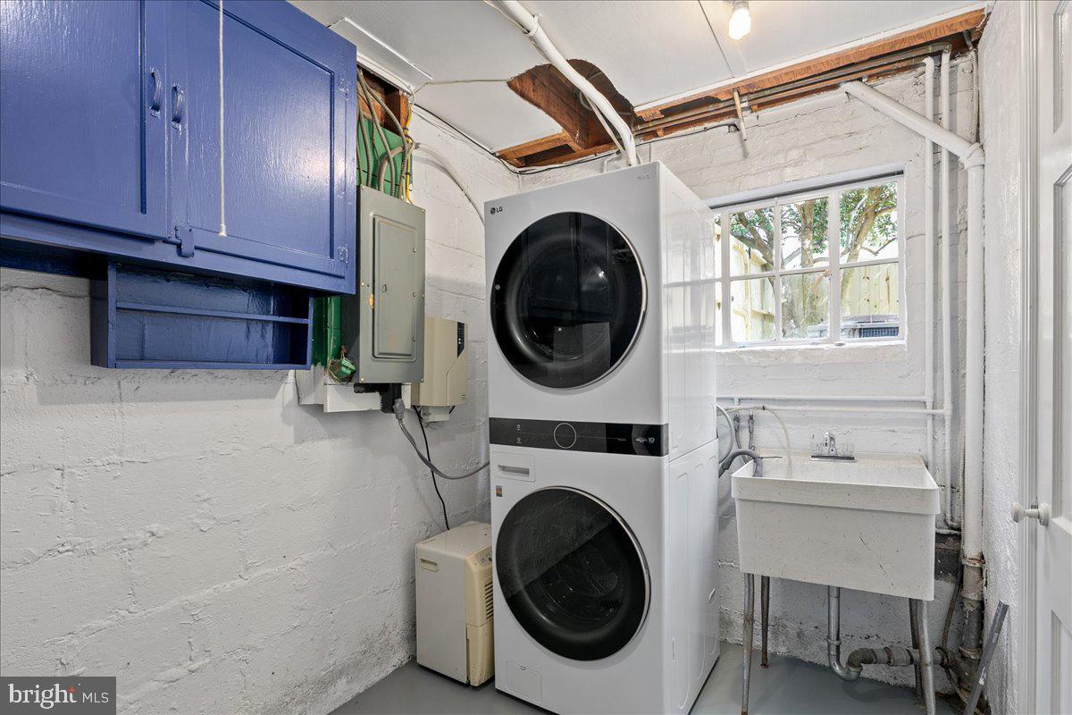 1606 North Springwood Drive Silver Spring, MD 20910 - Photo 31 of 36 a utility room with dryer and washer