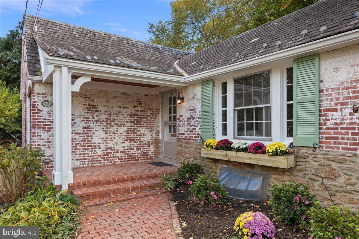 1606 North Springwood Drive Silver Spring, MD 20910 - Photo 4 of 36 a flower garden is sitting in front of a building