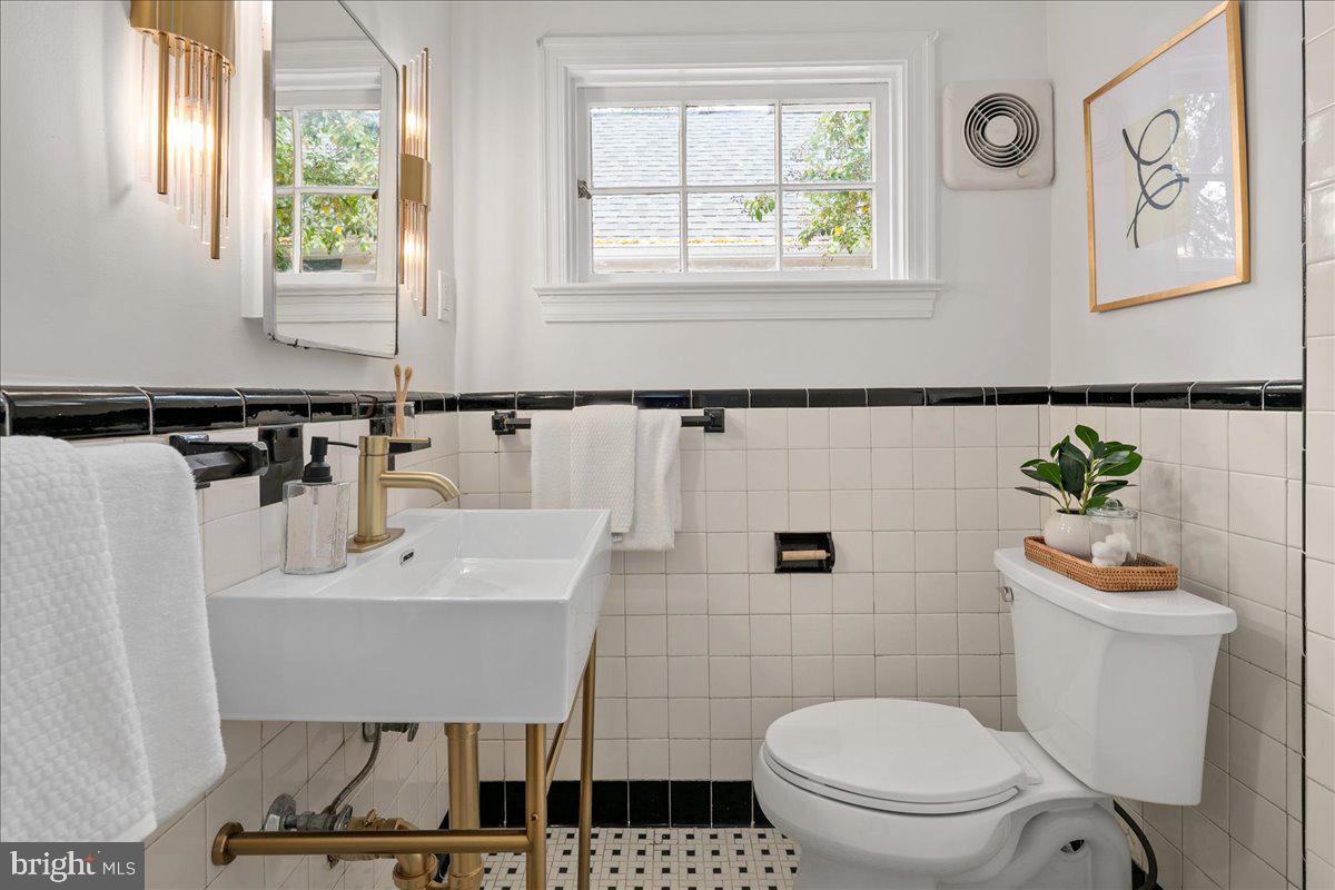 1606 North Springwood Drive Silver Spring, MD 20910 - Photo 10 of 36 a bathroom with a sink toilet and window