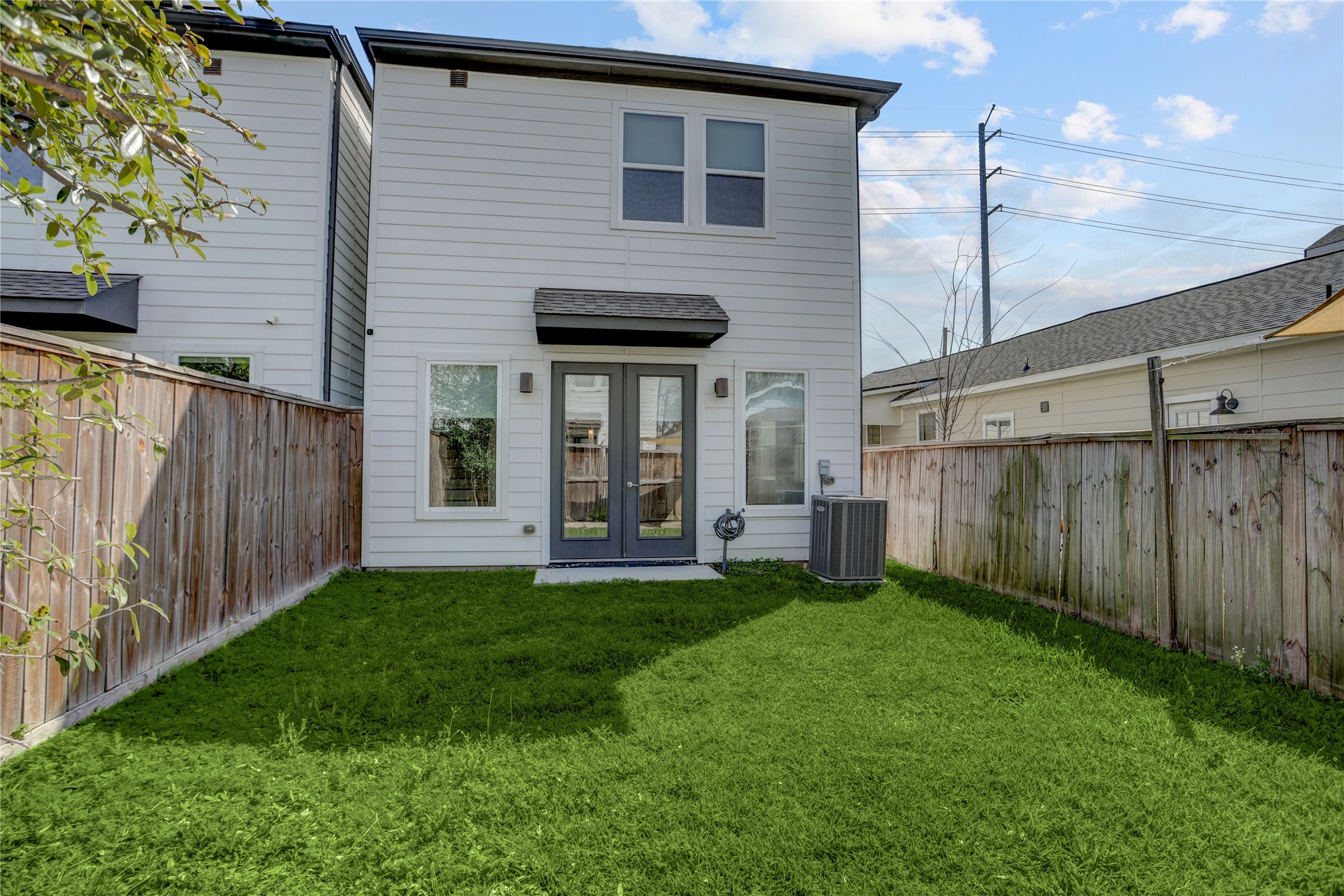 2413 Chapman Street Houston, TX 77009 - Photo 17 of 18 a view of a house with backyard and porch