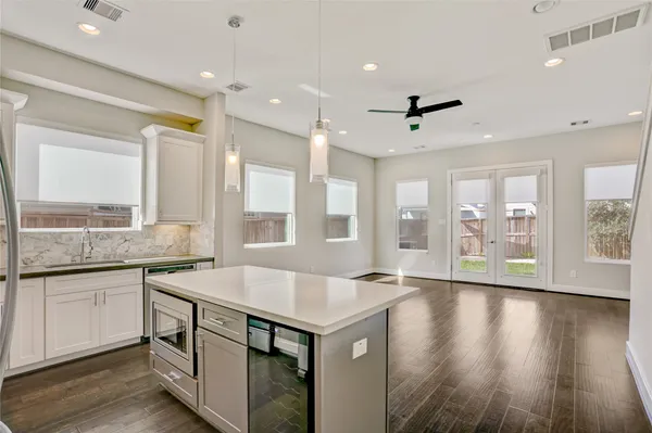 $2,650 | 2413 Chapman Street, Houston, TX 77009