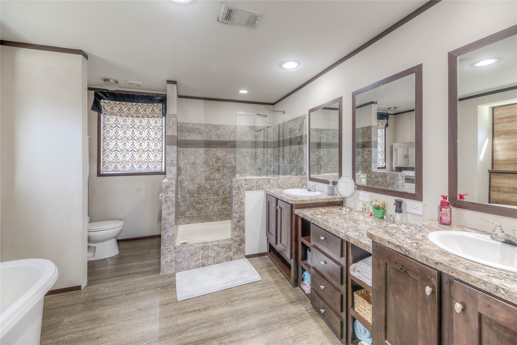 2757 East Capps Road Livingston, TX 77351 - Photo 13 of 42 Large master shower with double sink and soaking tub.