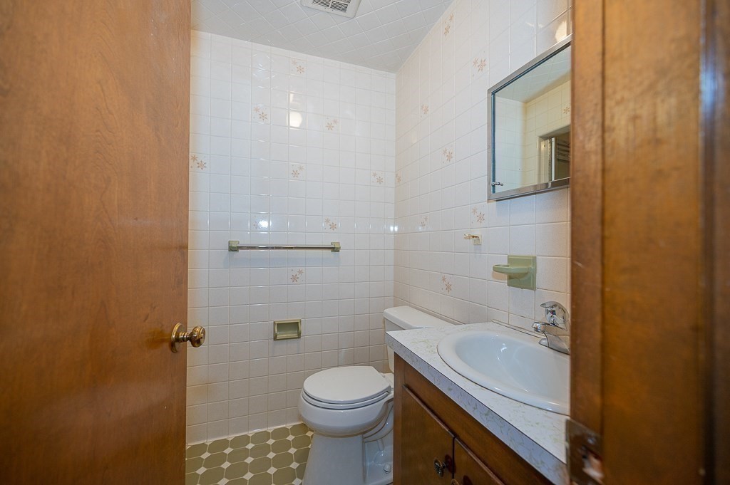 83 Middlesex Avenue Worcester, MA 01604 - Photo 14 of 17