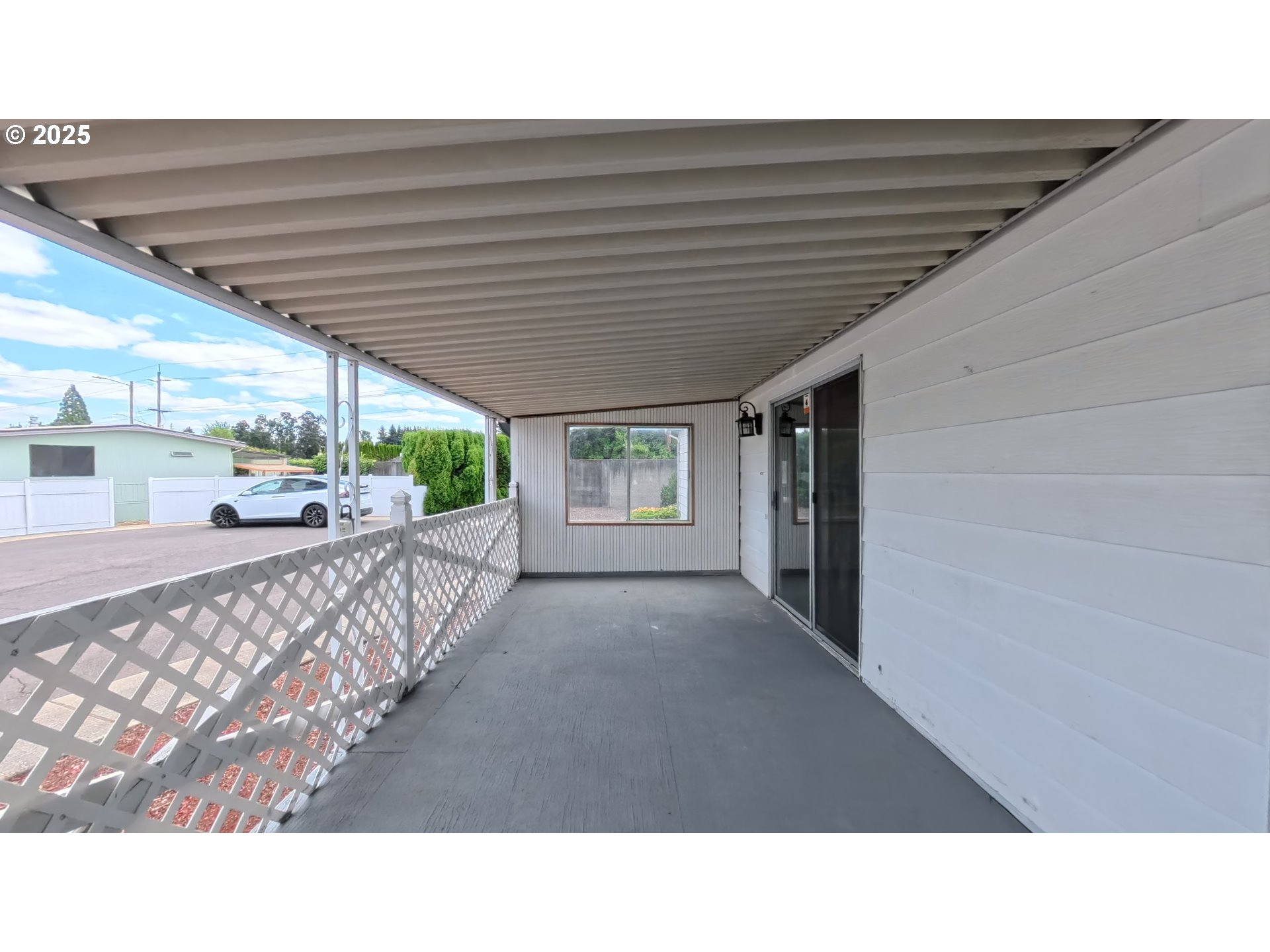 5510 Windsor Island Road North Keizer, OR 97303 - Photo 15 of 35 a black and white photo of a big room