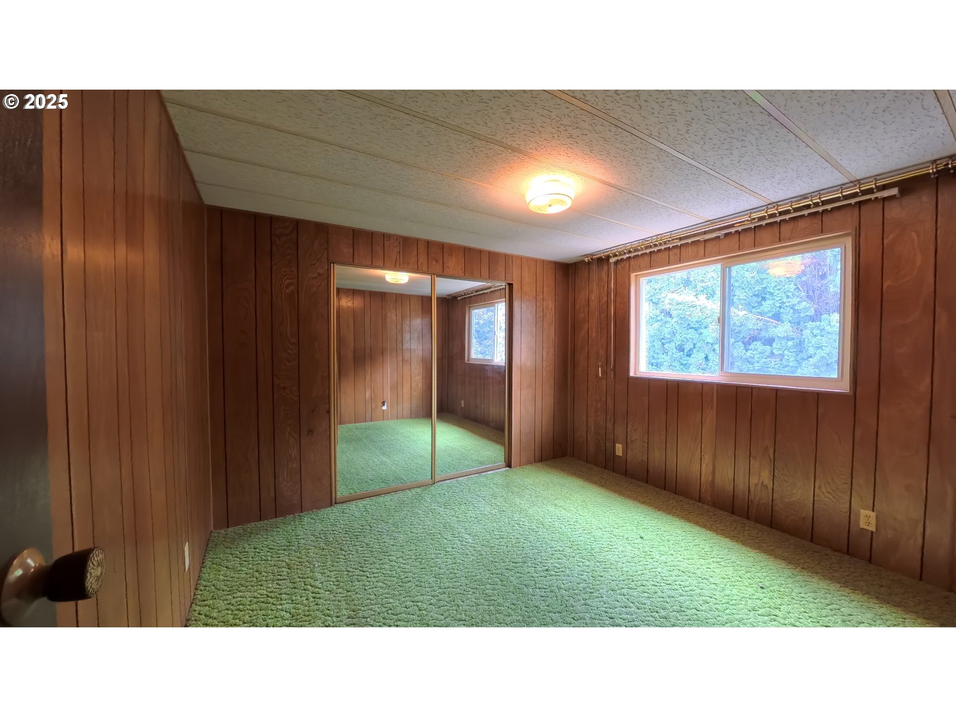 5510 Windsor Island Road North Keizer, OR 97303 - Photo 22 of 35 a open hall with a yard