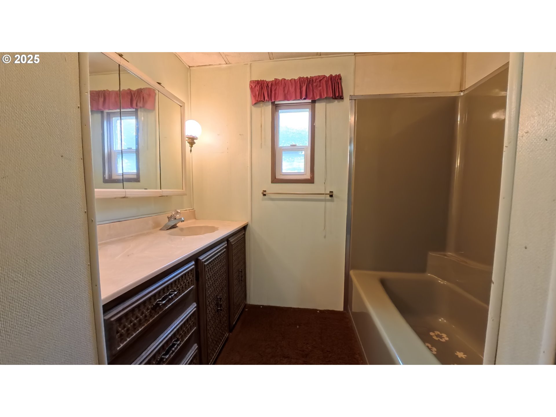 5510 Windsor Island Road North Keizer, OR 97303 - Photo 24 of 35 a bathroom with a sink a toilet a shower and a mirror