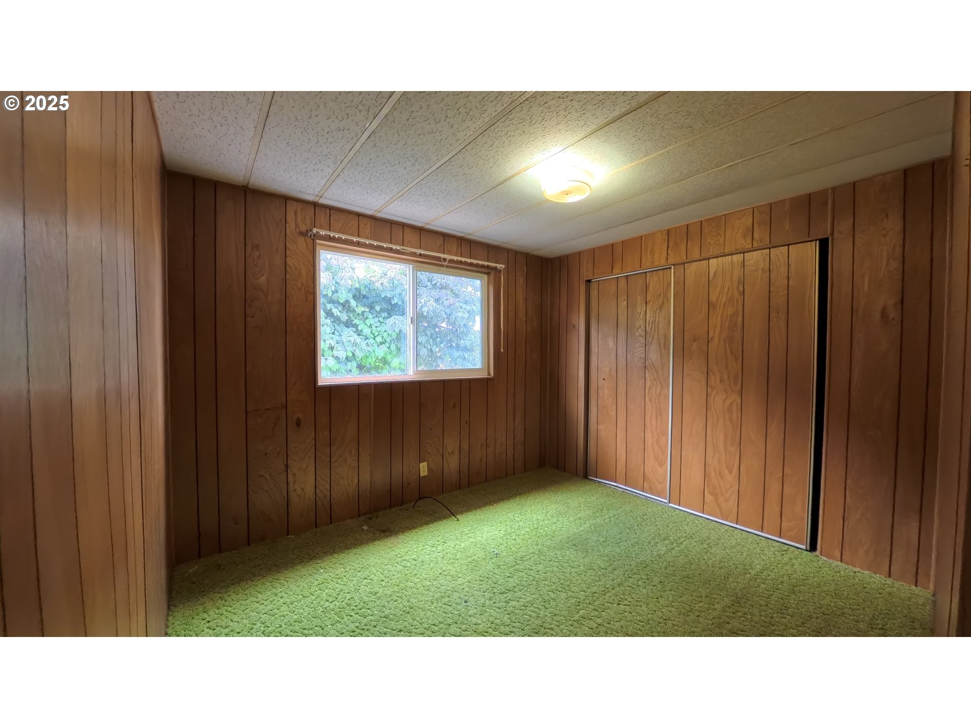 5510 Windsor Island Road North Keizer, OR 97303 - Photo 26 of 35 a black and white photo of a room