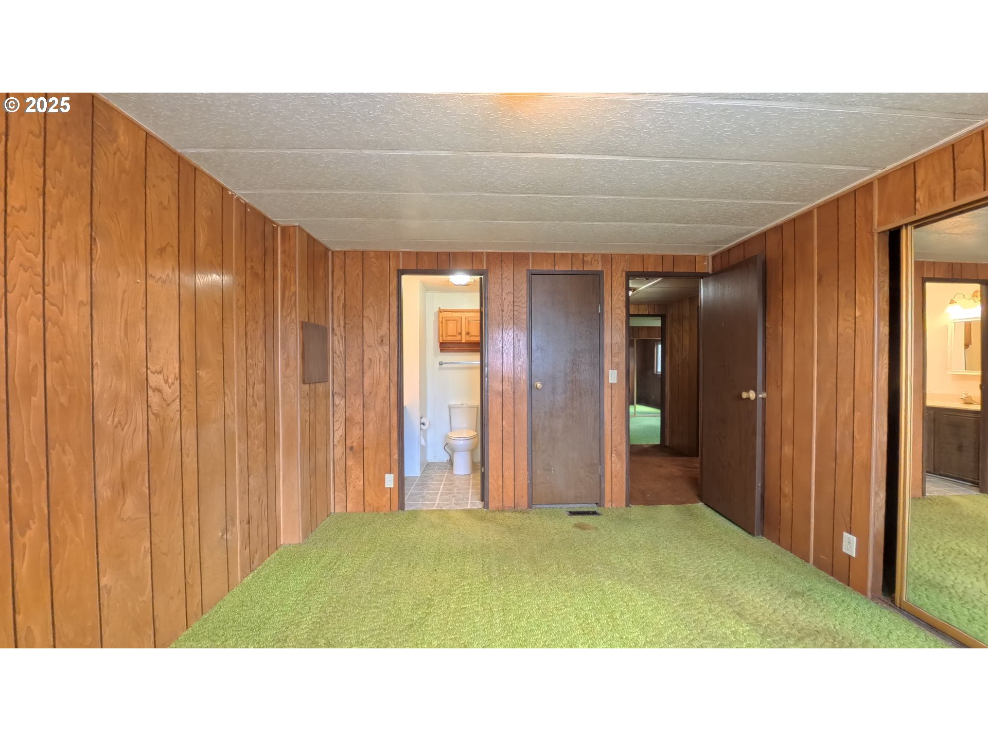 5510 Windsor Island Road North Keizer, OR 97303 - Photo 28 of 35 a bathroom with a sink and a mirror