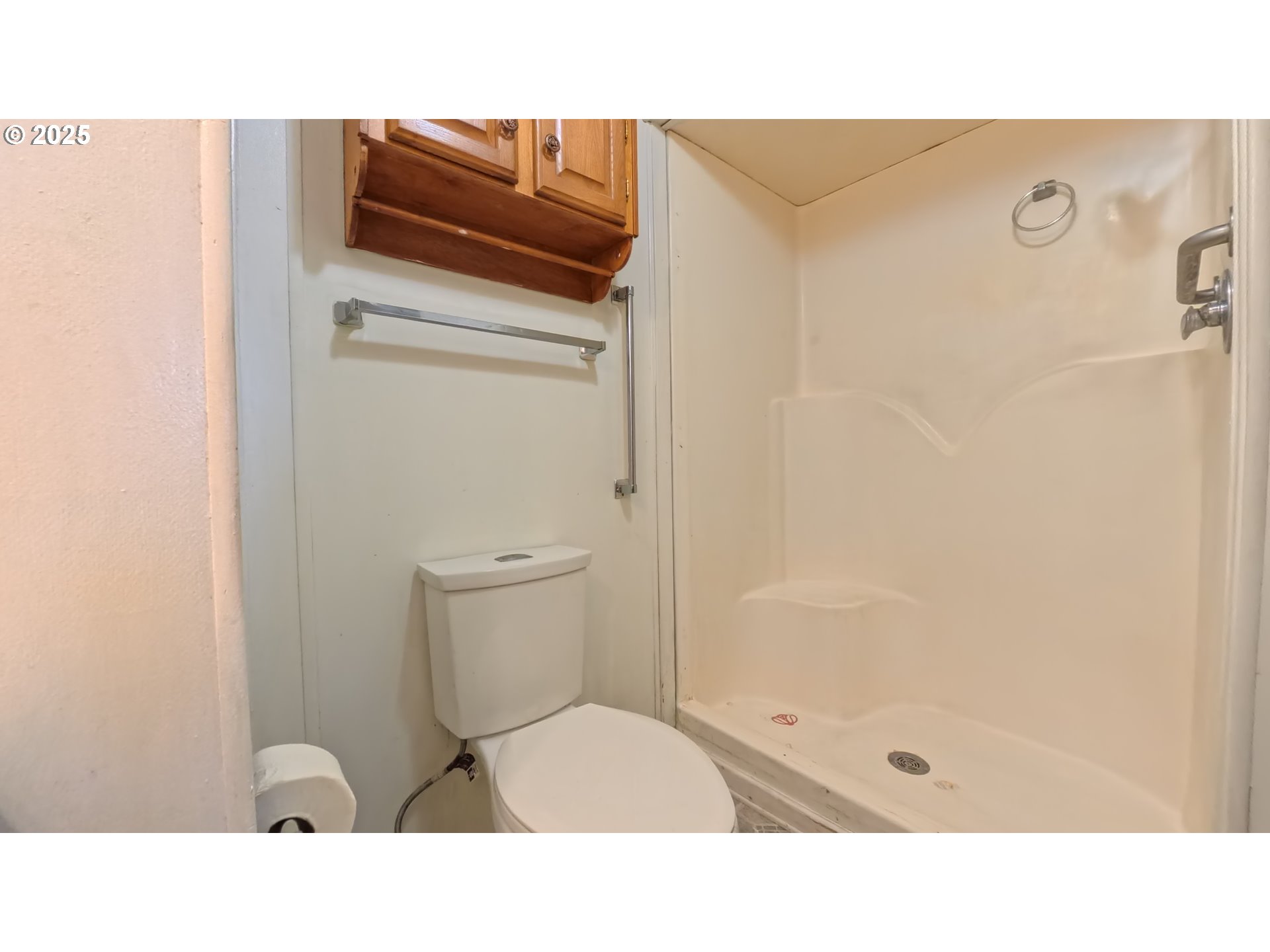 5510 Windsor Island Road North Keizer, OR 97303 - Photo 30 of 35 a bathroom with a sink toilet and shower