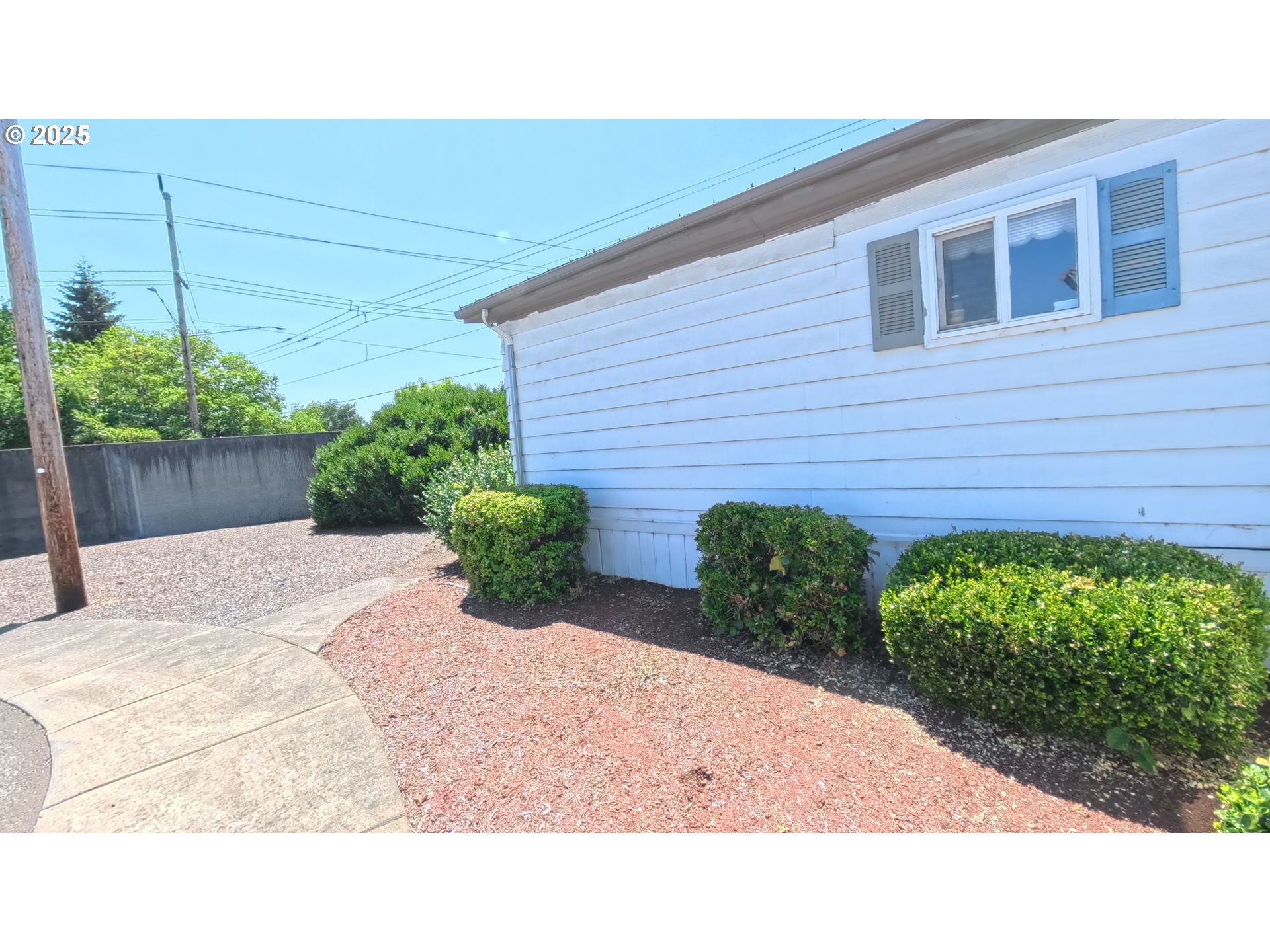 5510 Windsor Island Road North Keizer, OR 97303 - Photo 3 of 35 a view of a backyard