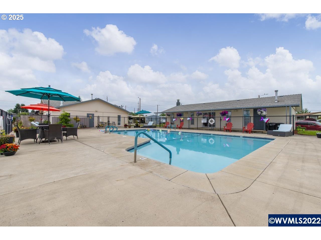 5510 Windsor Island Road North Keizer, OR 97303 - Photo 10 of 35 a cars parked in front of a building