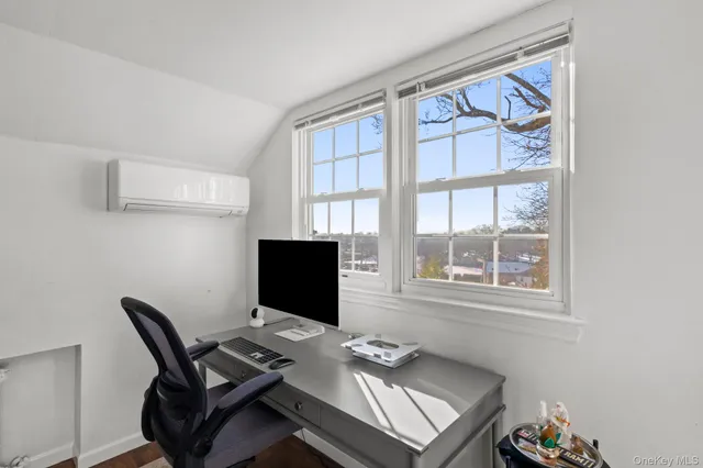 $1,095,000 | 55 Edgewood Avenue, Larchmont, NY 10538