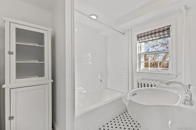 $1,095,000 | 55 Edgewood Avenue, Larchmont, NY 10538