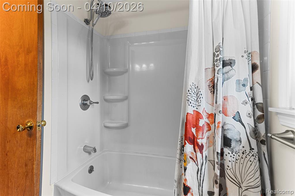 6374 Rickett Road Brighton, MI 48116 - Photo 29 of 73 Gallery Image 29