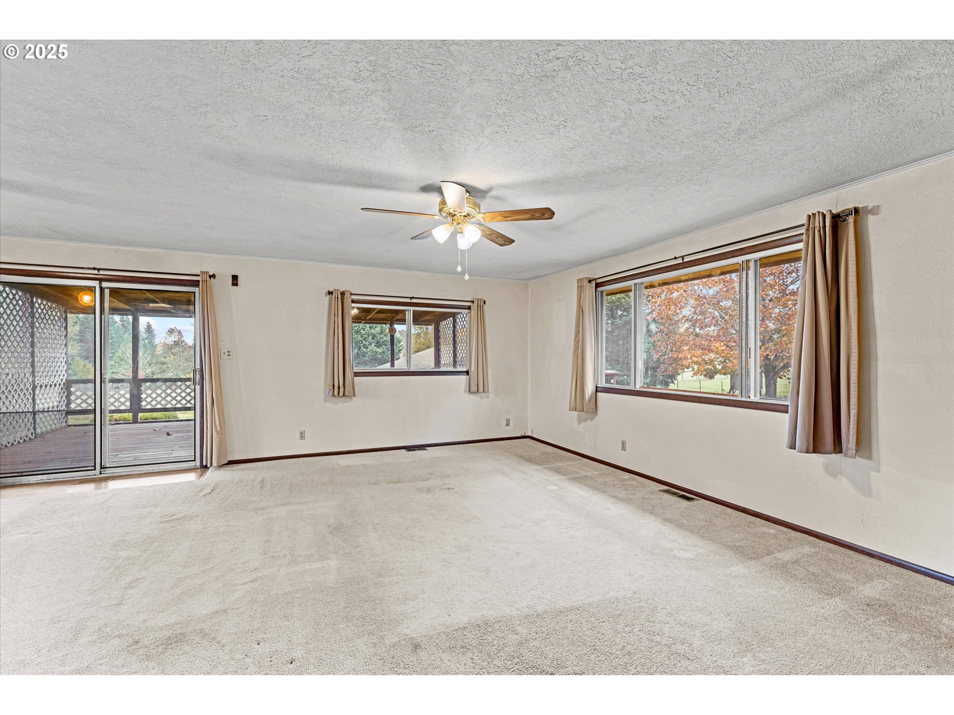 15690 South Carus Road Oregon City, OR 97045 - Photo 4 of 43 Gallery Image 4