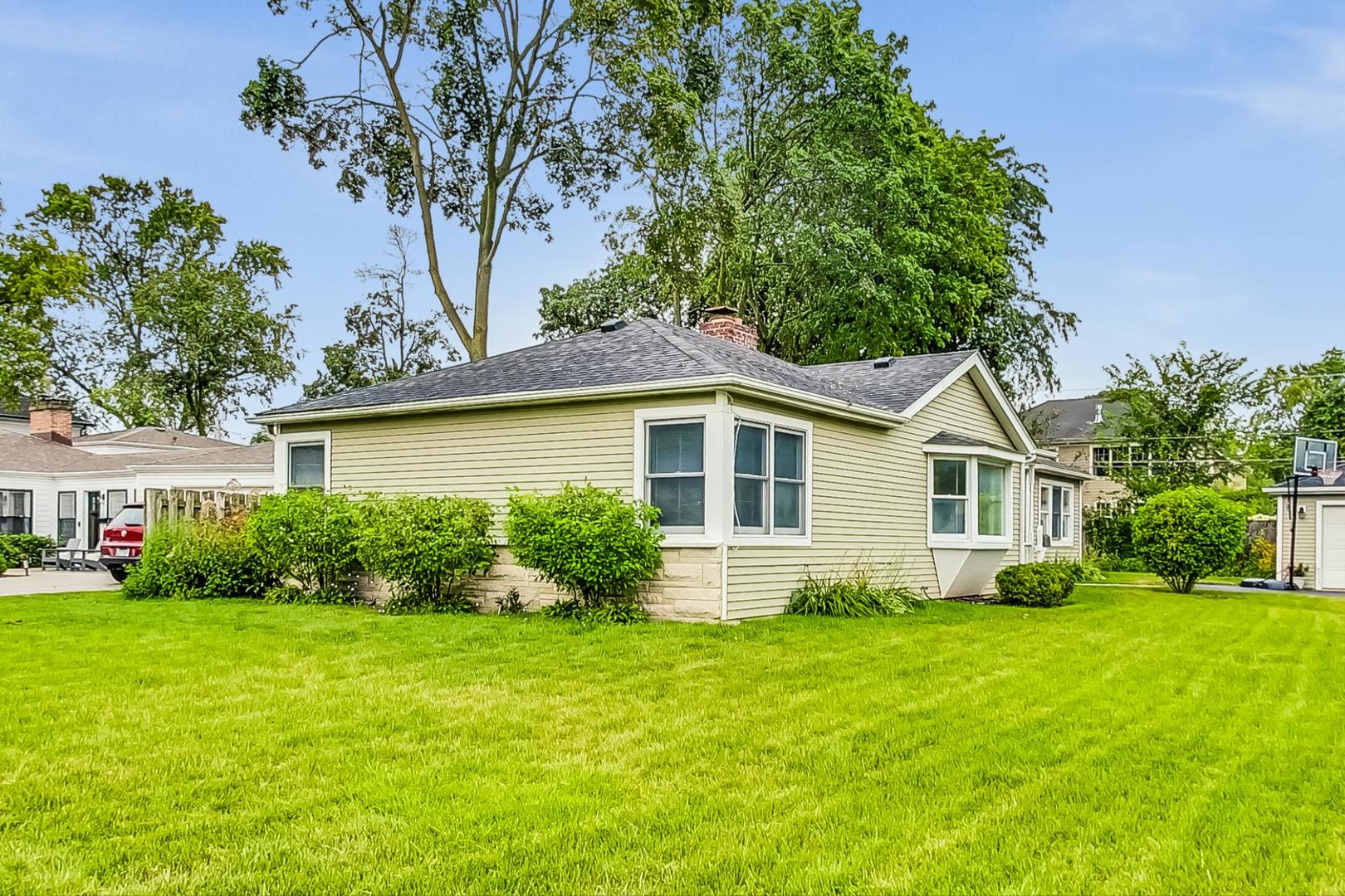 1010 Aurora Way Wheaton, IL 60189 - Photo 2 of 37 a front view of house with yard and green space