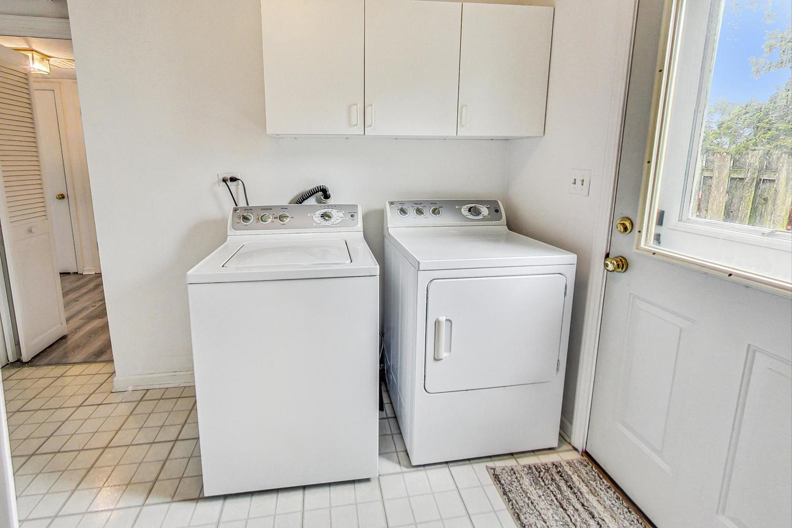 1010 Aurora Way Wheaton, IL 60189 - Photo 28 of 37 a utility room with dryer and washer