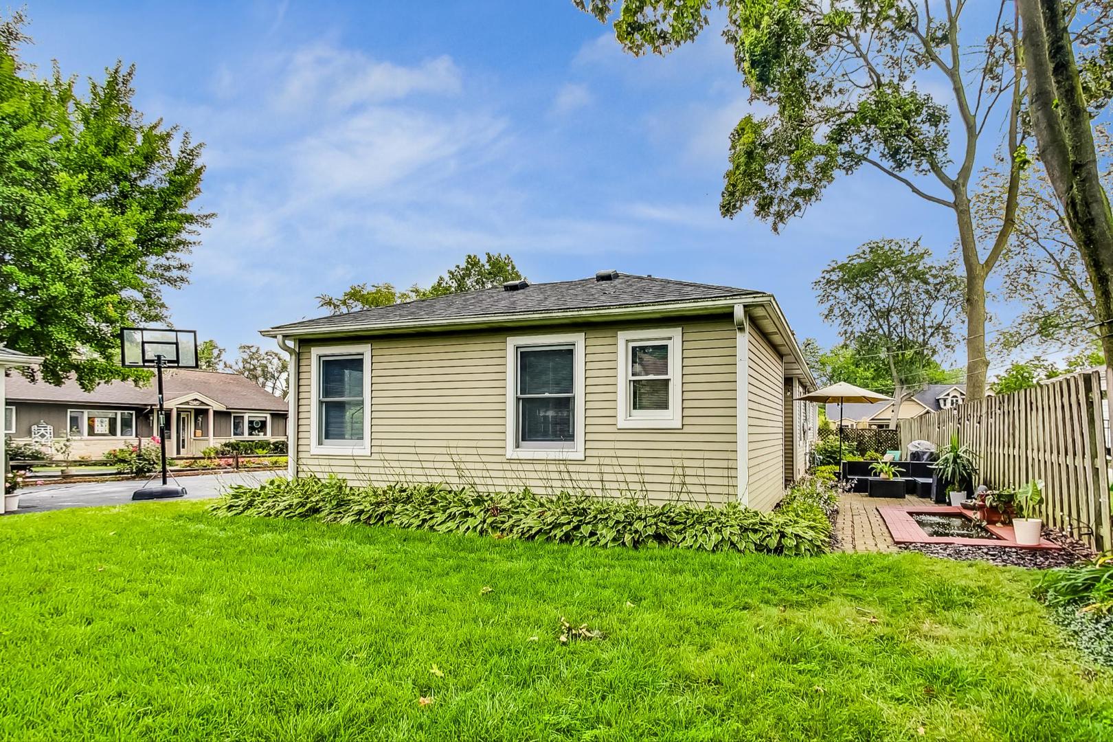 1010 Aurora Way Wheaton, IL 60189 - Photo 30 of 37 a front view of a house with garden