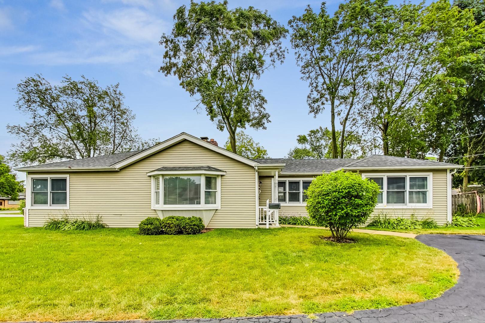 1010 Aurora Way Wheaton, IL 60189 - Photo 3 of 37 a view of a house with a swimming pool