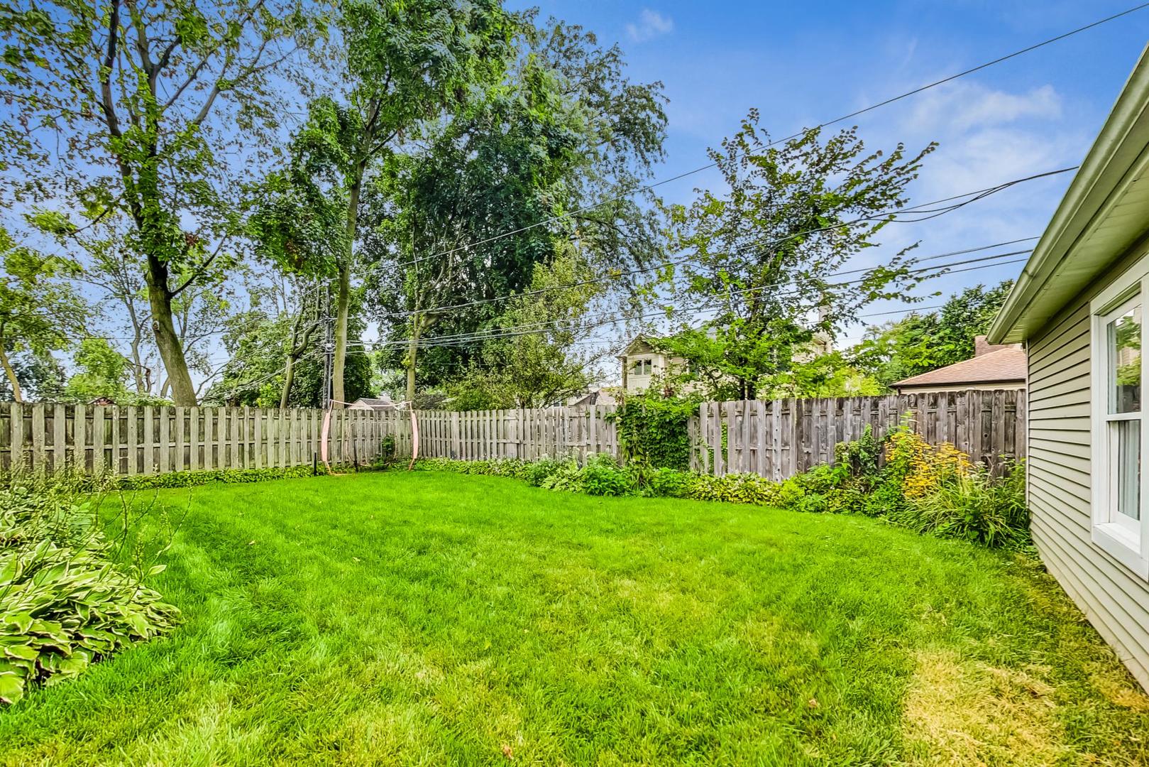 1010 Aurora Way Wheaton, IL 60189 - Photo 34 of 37 a view of a backyard with a fence
