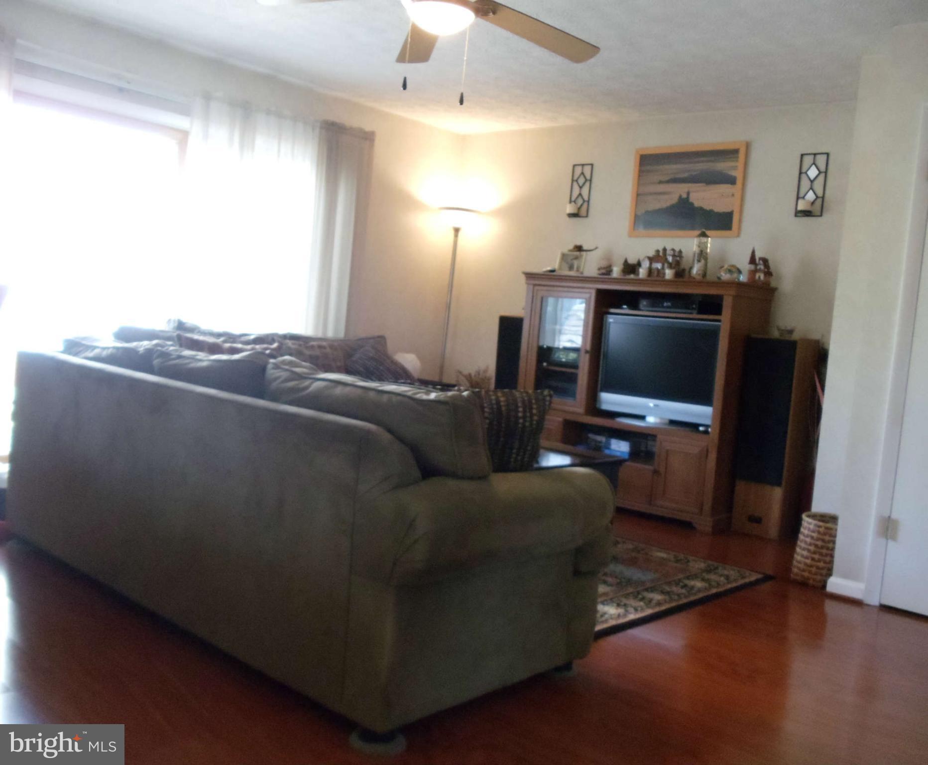 3466 Old Crown Drive Pasadena, MD 21122 - Photo 7 of 25 Living Room