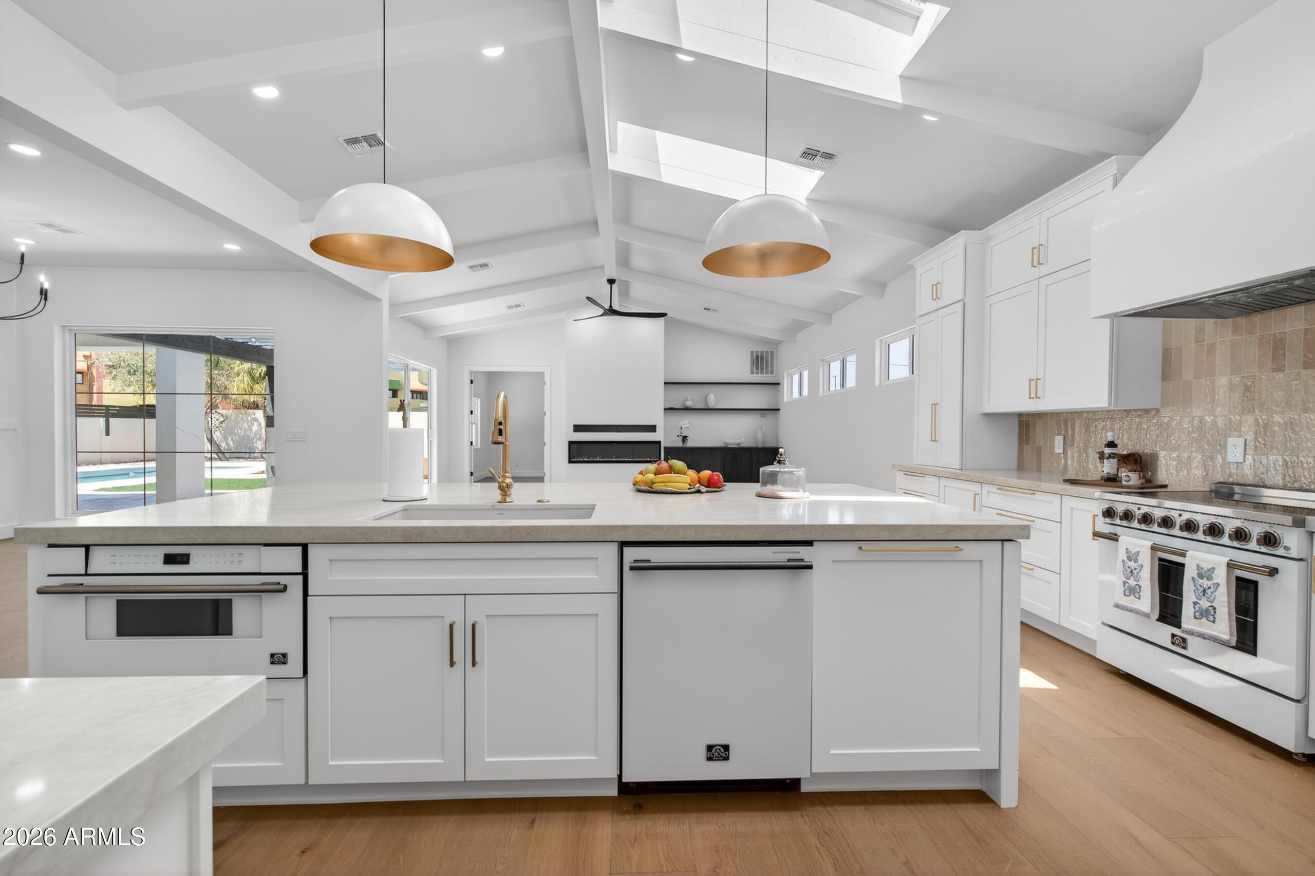 4048 East Edgemont Avenue Phoenix, AZ 85018 - Photo 10 of 88 Kitchen
