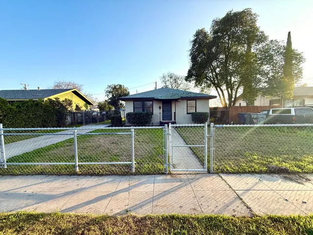 $255,000 | 912 East Drummond Avenue, Fresno, CA 93706