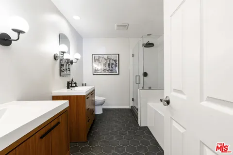 $898,000 | 14560 Benefit Street, Unit 206, Sherman Oaks, CA 91403