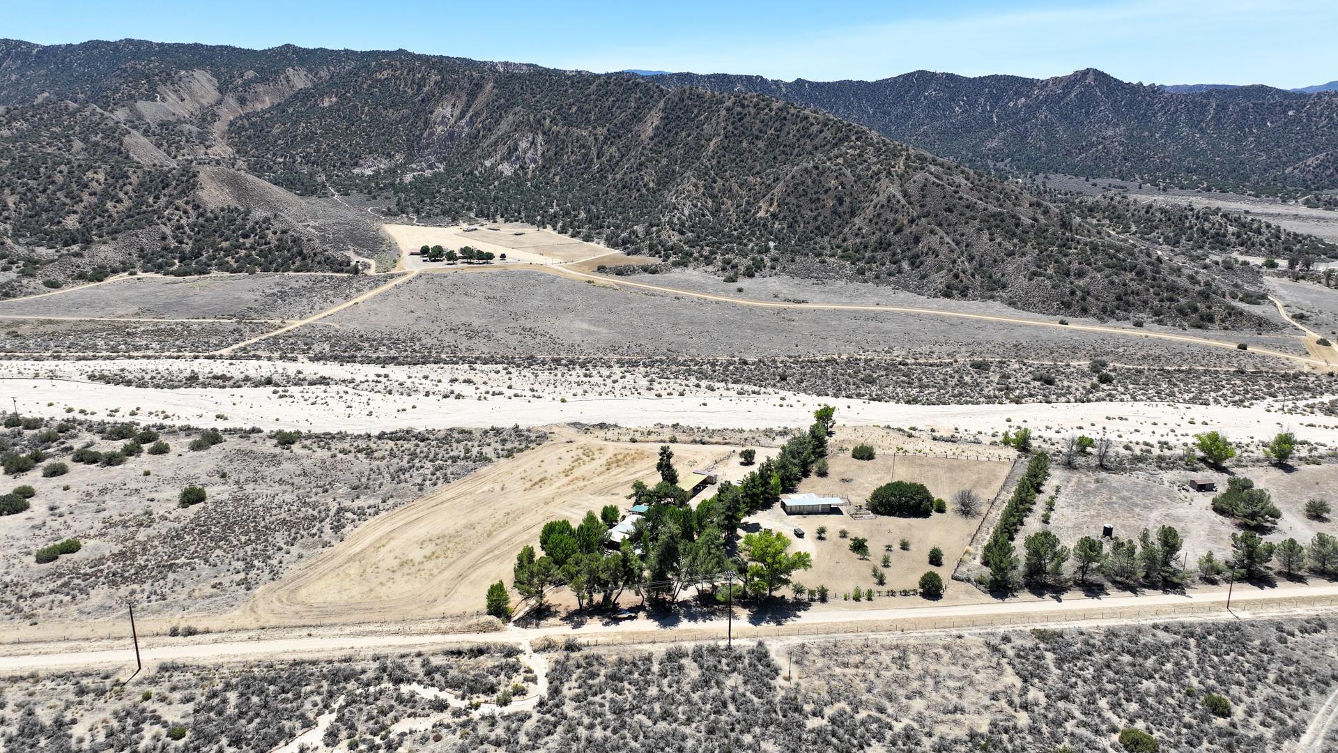 4160 Quatal Canyon Road Maricopa, CA 93252 - Photo 28 of 31 a view of a backyard with wooden fence