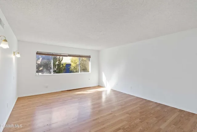 $5,000 | 217 Smoke Tree Avenue, Oak Park, CA 91377
